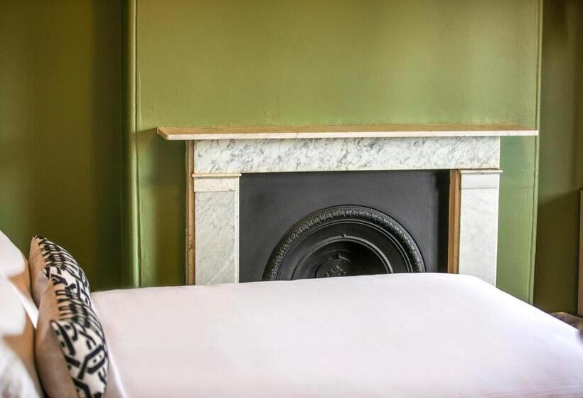 חדר סטודיו סטנדרד, Nightcap At Exeter