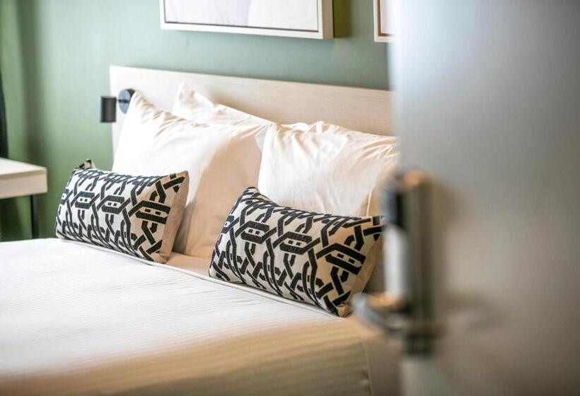 חדר סטודיו סטנדרד, Nightcap At Exeter