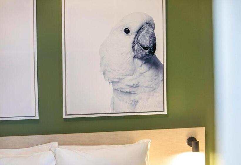 סטודיו משפחתי, Nightcap At Exeter