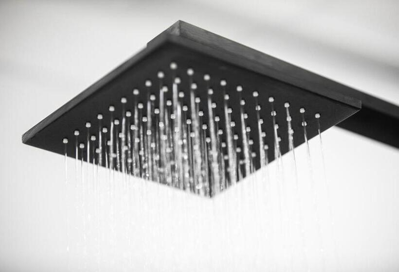 סטודיו משפחתי, Nightcap At Exeter