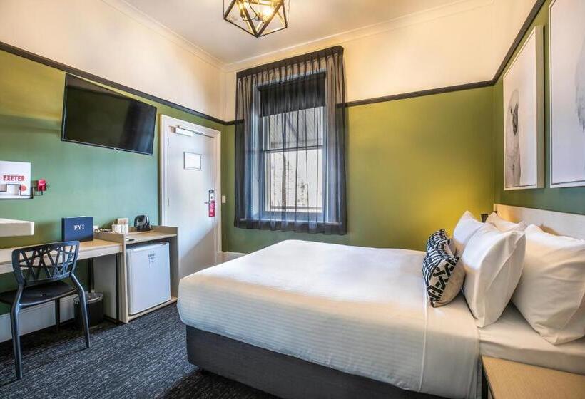 סטודיו משפחתי, Nightcap At Exeter