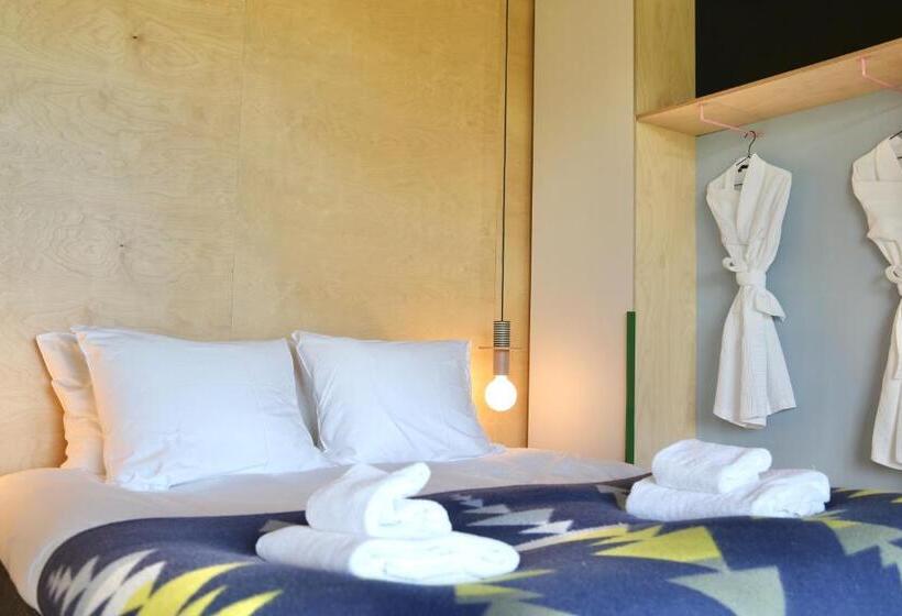 کلبه سوپریور, Basecamp Amsterdam