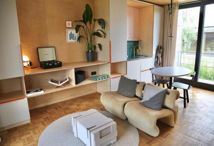 کلبه سوپریور, Basecamp Amsterdam