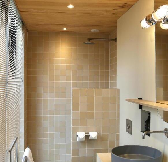 کلبه سوپریور, Basecamp Amsterdam