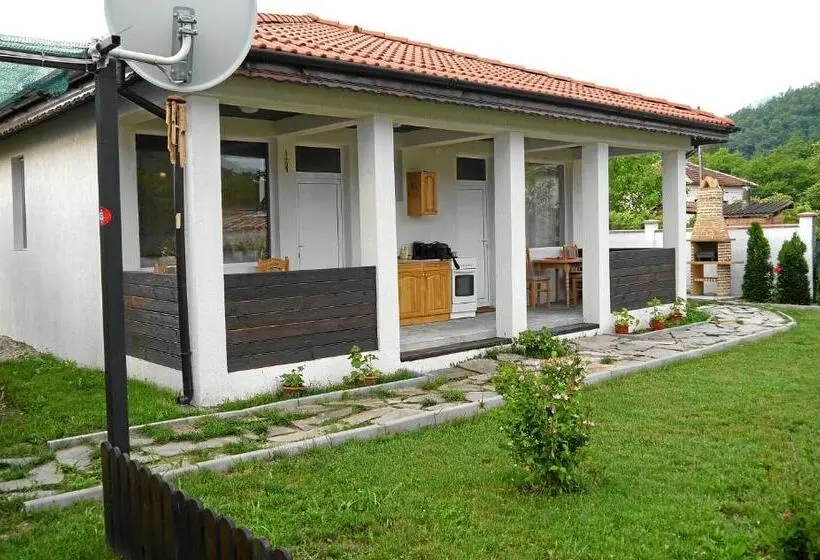 庭の見えるスタンダードトリプルルーム, Guest House Medina