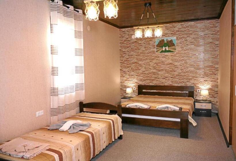 Трехместный Номер Стандарт Вид на Сад, Guest House Medina