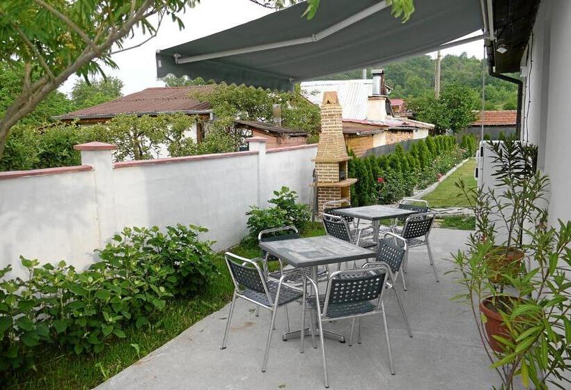 Трехместный Номер Стандарт Вид на Сад, Guest House Medina