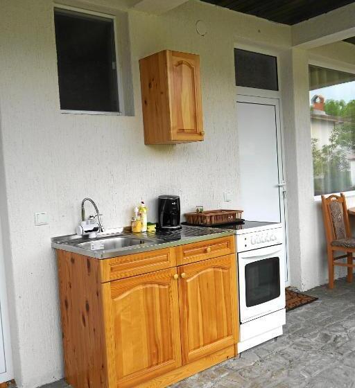 Трехместный Номер Стандарт Вид на Сад, Guest House Medina