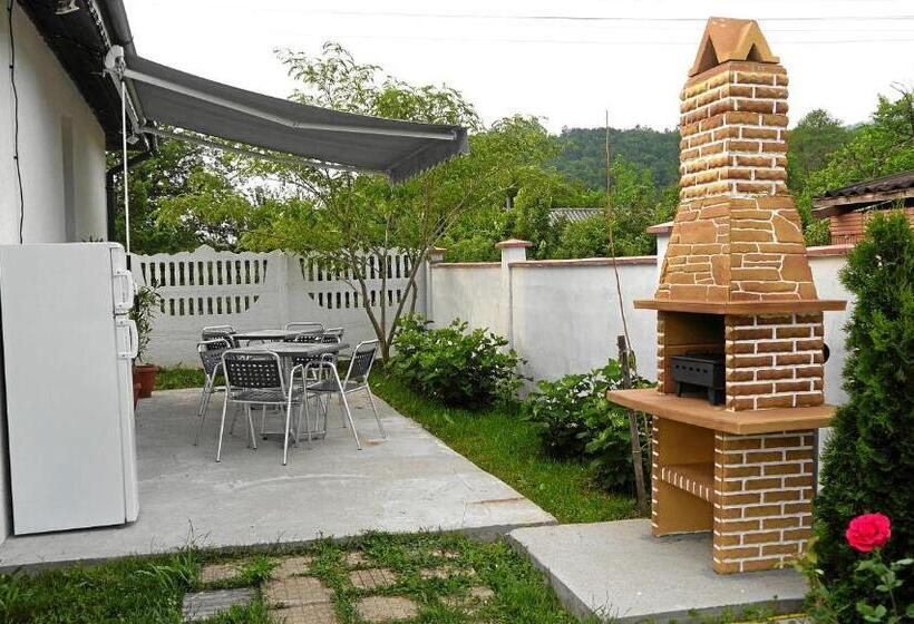 Трехместный Номер Стандарт Вид на Сад, Guest House Medina