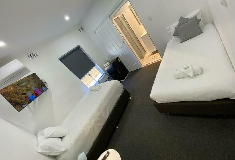 חדר קלאסי לשלושה, Central Motel Mudgee