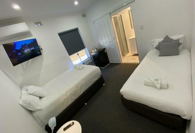 חדר קלאסי לשלושה, Central Motel Mudgee