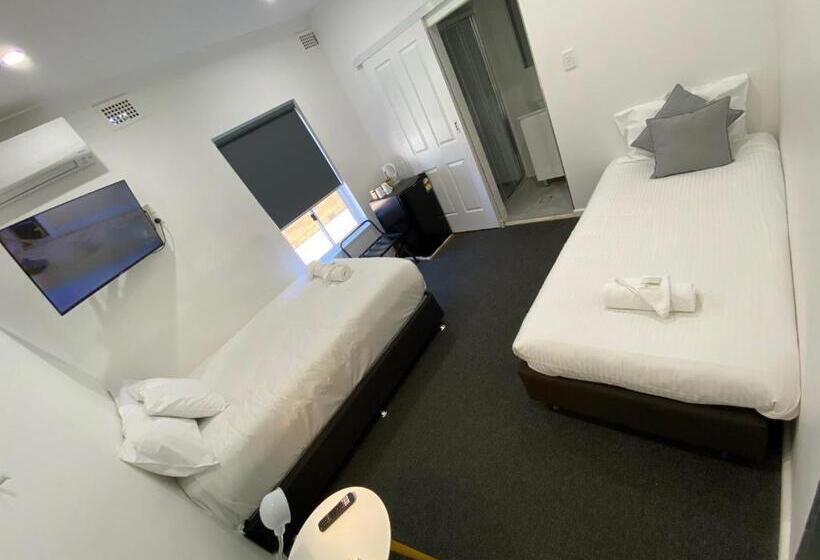 חדר קלאסי לשלושה, Central Motel Mudgee