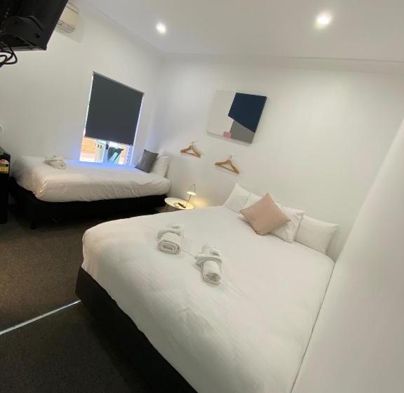 חדר קלאסי לשלושה, Central Motel Mudgee
