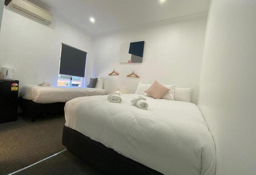 חדר קלאסי לשלושה, Central Motel Mudgee