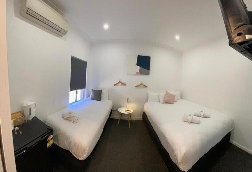 חדר קלאסי לשלושה, Central Motel Mudgee