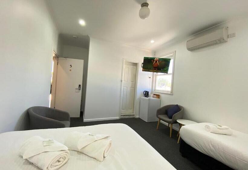 חדר קלאסי לשלושה, Central Motel Mudgee