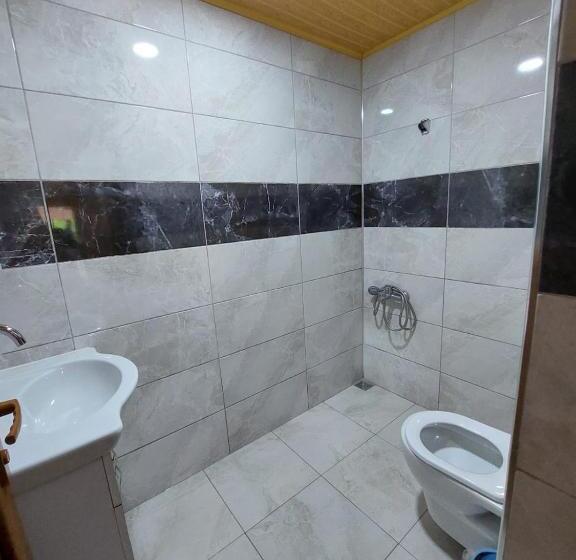 דירת חדר בקומת קרקע, Eş Pansiyon