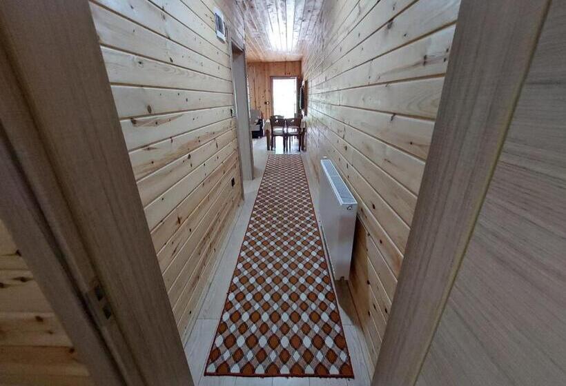 דירת חדר בקומת קרקע, Eş Pansiyon