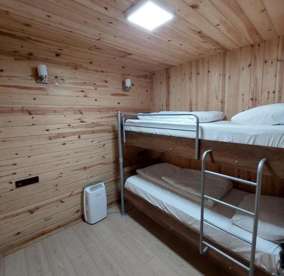 דירת חדר בקומת קרקע, Eş Pansiyon