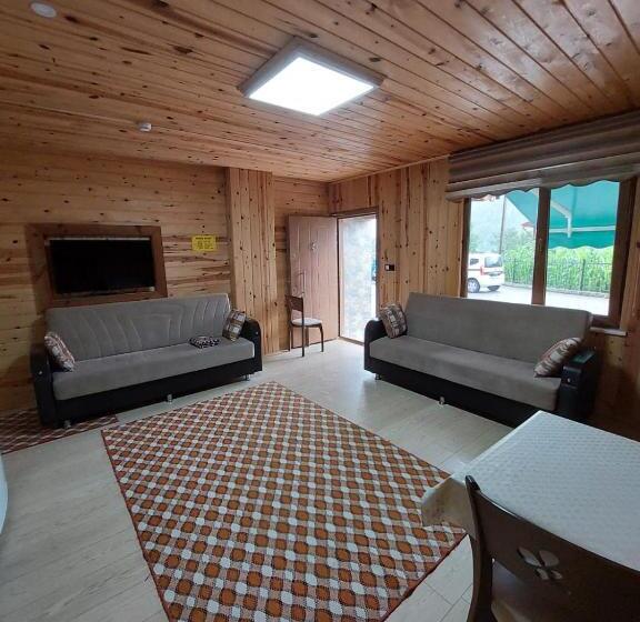 דירת חדר בקומת קרקע, Eş Pansiyon