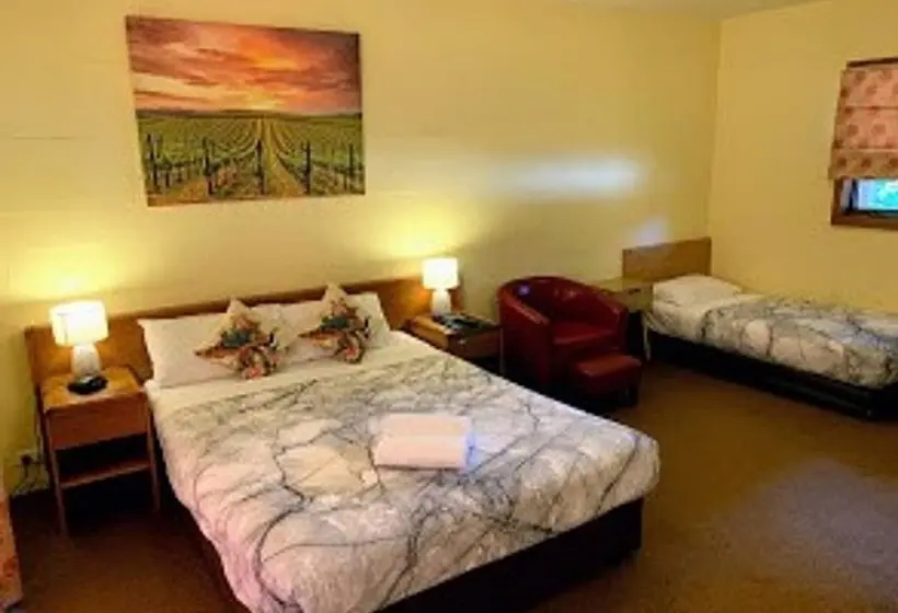 コンフォートトリプルルーム, Mountain Creek Motel Bar & Restaurant