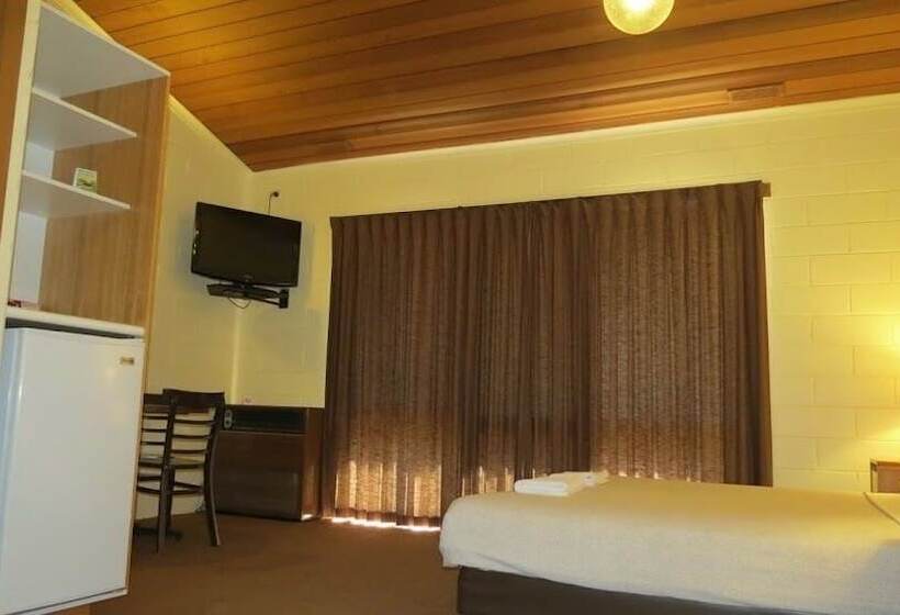 חדר קומפורט לשלושה, Mountain Creek Motel Bar & Restaurant