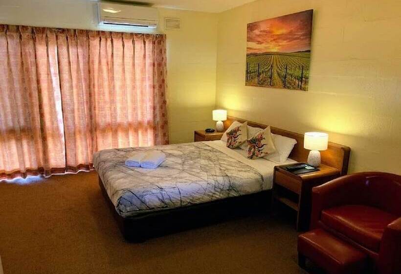 חדר קומפורט לשלושה, Mountain Creek Motel Bar & Restaurant