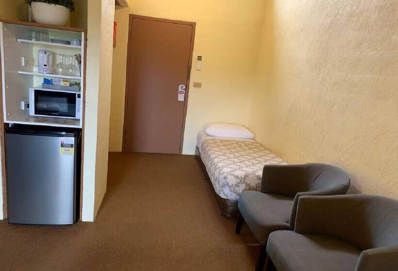 غرفة عائلية مطلّة علي الجبل, Mountain Creek Motel Bar & Restaurant