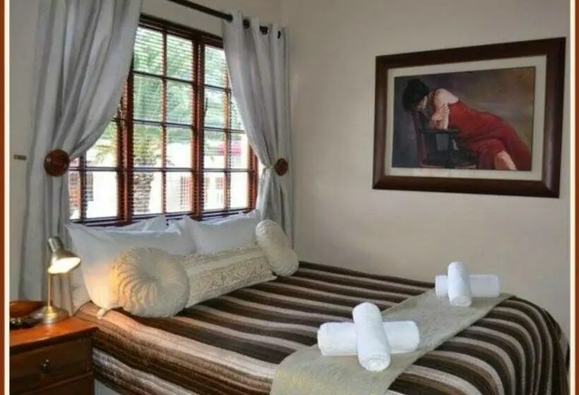 اتاق استاندارد با چشم‌انداز استخر, Jockinn Guest House