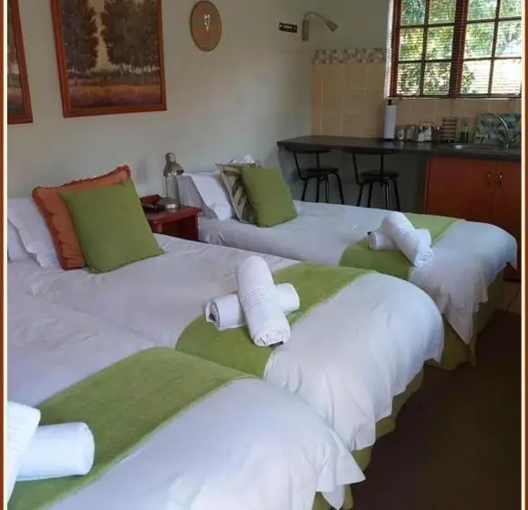 اتاق استاندارد سه نفره, Jockinn Guest House
