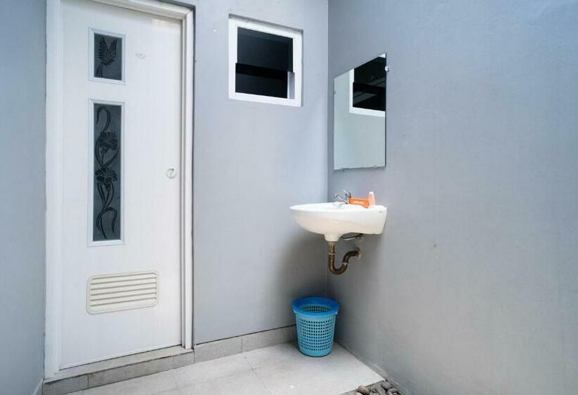 Номер Deluxe, Koolkost Syariah Near Transmart Tegal
