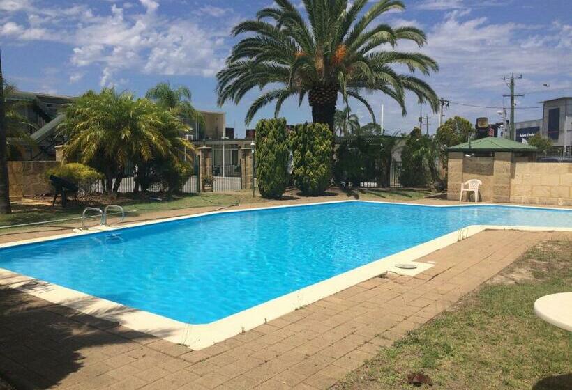 キングサイズベッドのスイートルーム, Platinum Motel