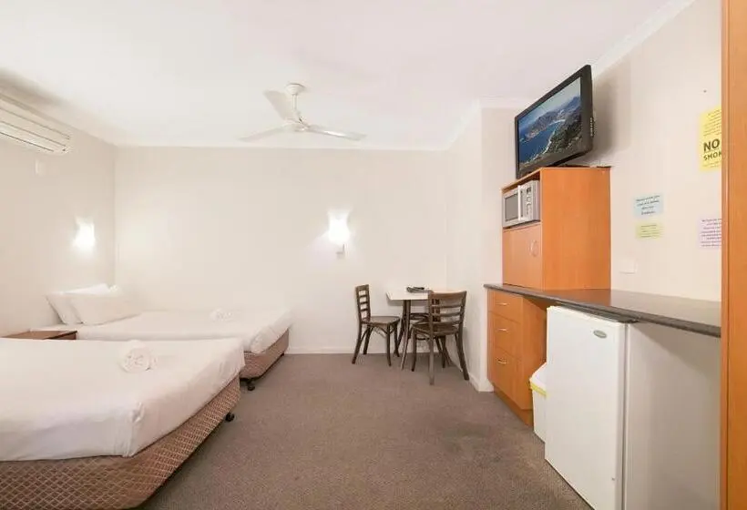 اتاق خانوادگی, South Gladstone Motel