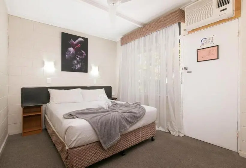 اتاق خانوادگی, South Gladstone Motel