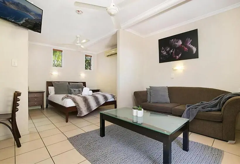 سوییت لوکس, South Gladstone Motel