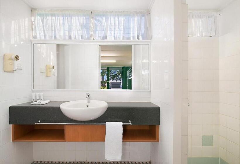 اتاق خانوادگی, South Gladstone Motel