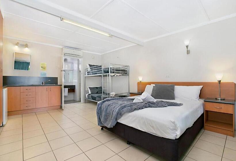 اتاق خانوادگی, South Gladstone Motel