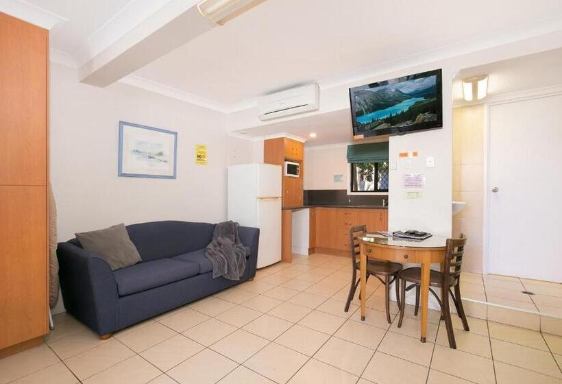 اتاق خانوادگی, South Gladstone Motel