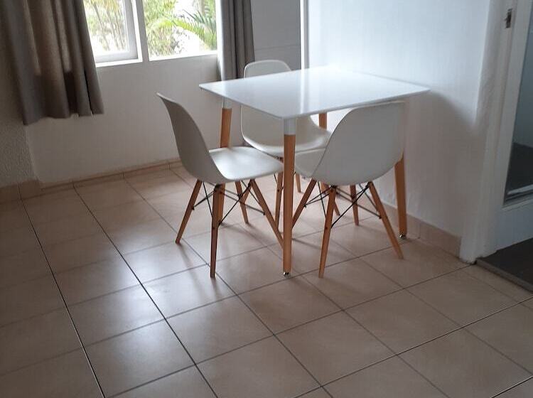 اتاق خانوادگی, Belmont Palms Motel