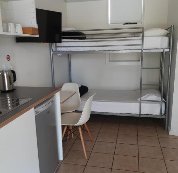 Economy Quadruple Room, Belmont Palms Motel