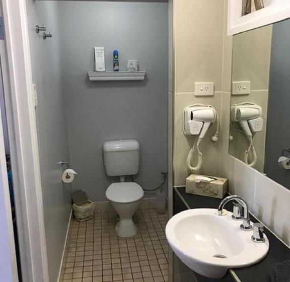 이그제큐티브 룸, Central Motel Gin Gin