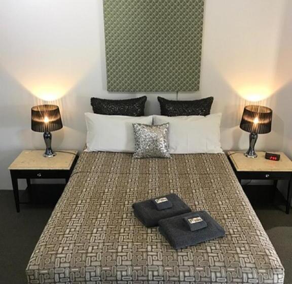 이그제큐티브 룸, Central Motel Gin Gin