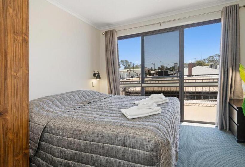 استودیوی استاندارد, Club Hotel Motel Roma