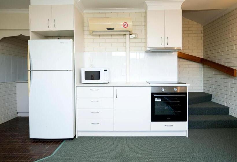 استودیوی استاندارد, Club Hotel Motel Roma