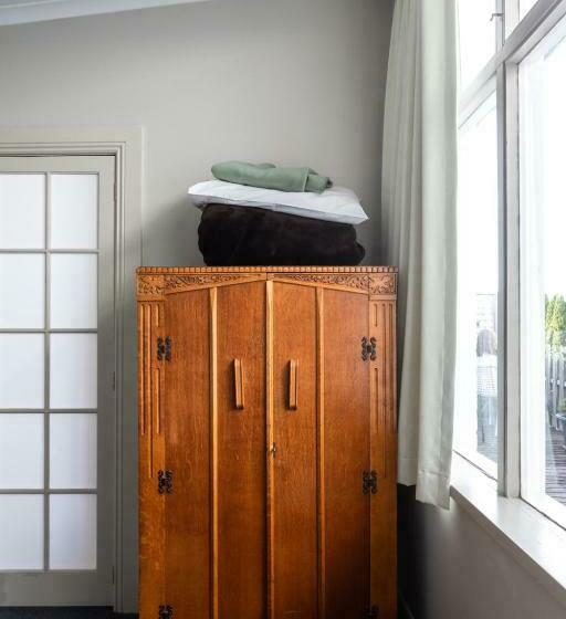 منزل غرفة نوم واحدة, Battery Point Manor