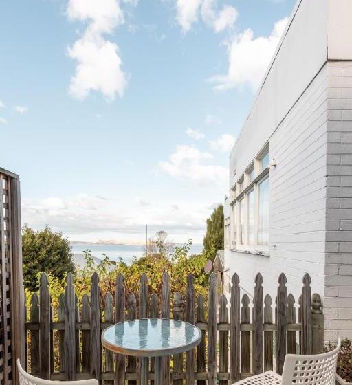 منزل غرفة نوم واحدة, Battery Point Manor