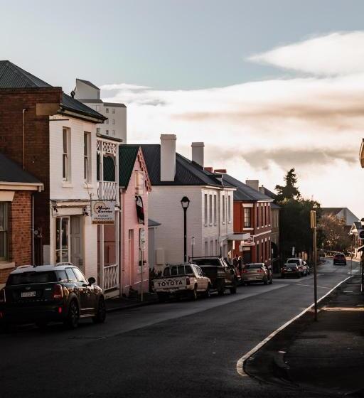 منزل غرفة نوم واحدة, Battery Point Manor