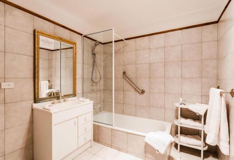 غرفة قياسية ثلاثية, Battery Point Manor