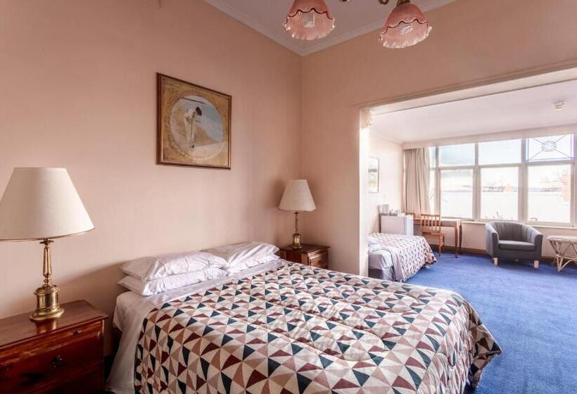 غرفة قياسية ثلاثية, Battery Point Manor