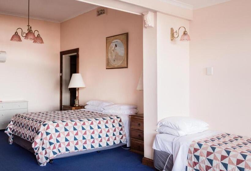 غرفة قياسية ثلاثية, Battery Point Manor